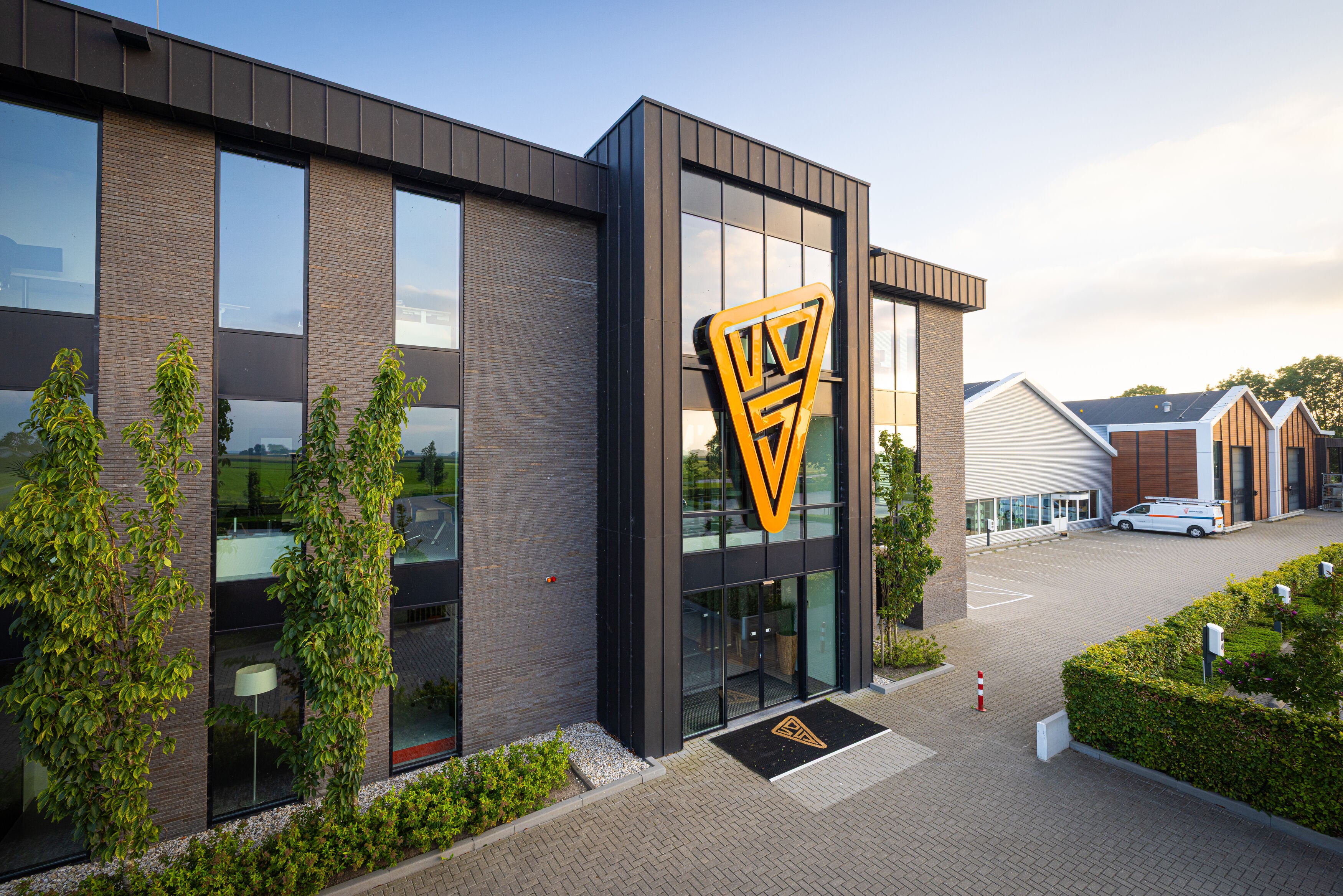 Kantoorpand Kamperzeedijk 107 Genemuiden