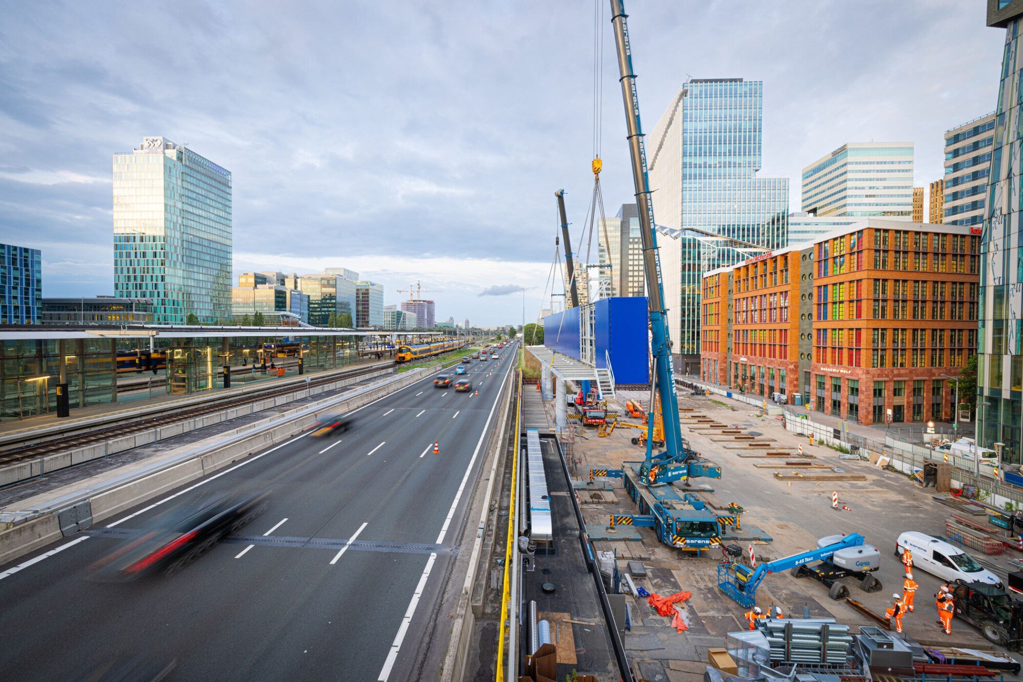 Twee staalconstructies station Amsterdam Zuid